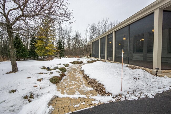 Building Photo - 10620 W Heather Dr