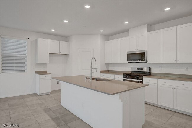 Building Photo - 8454 Vacarez Dr