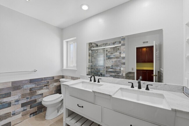 Building Photo - Stunning 4 bedroom, 3bath home, with pool in Laguna Niguel!