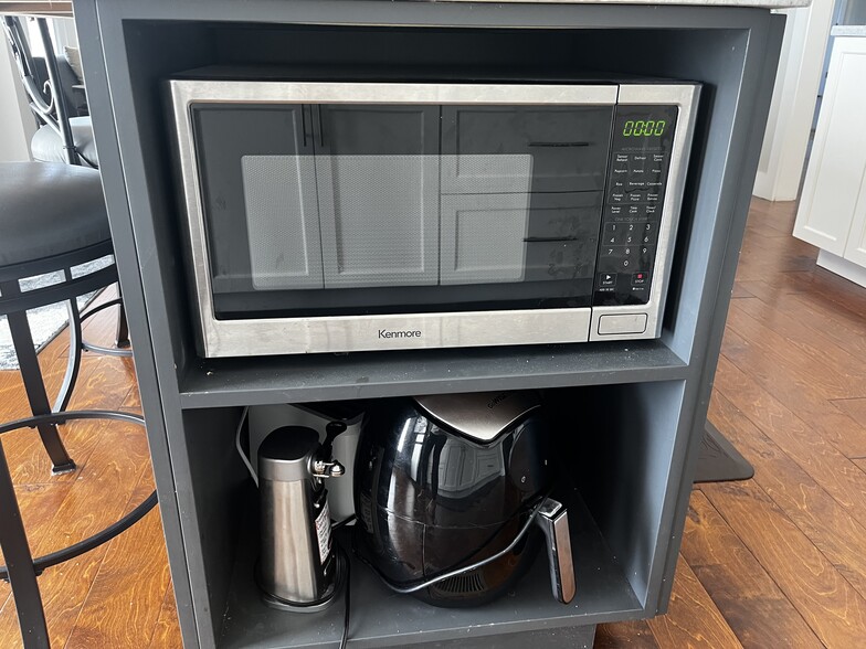 Microwave in island - 100 N Homestead Ln