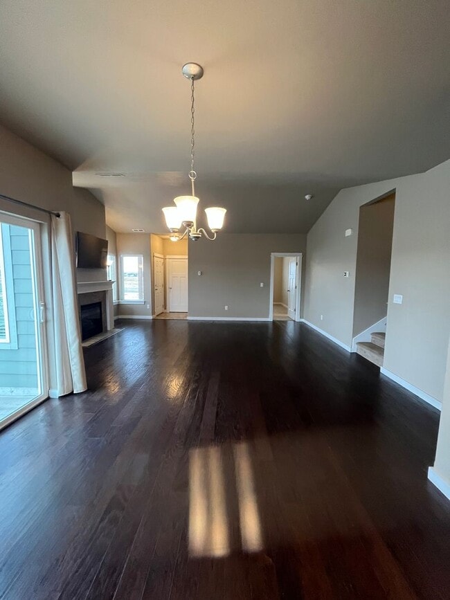 Building Photo - 3 bed 2.5 Bath Condo with 2 car garage