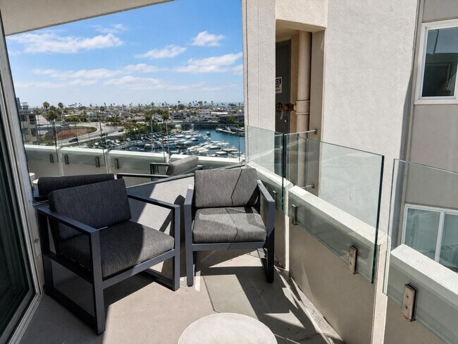 Building Photo - Newport Beach Bay and Oceanfront view | 7th Floor Luxury 2+2 Condo | Newport Towers