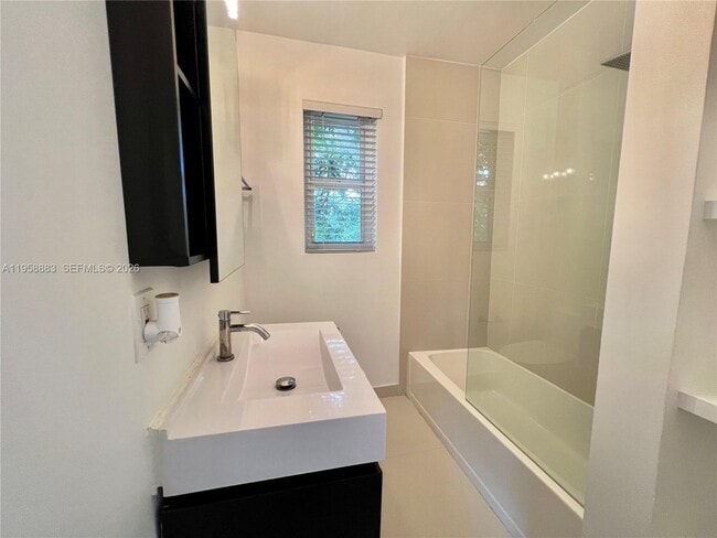 Building Photo - 125 NW 100th St