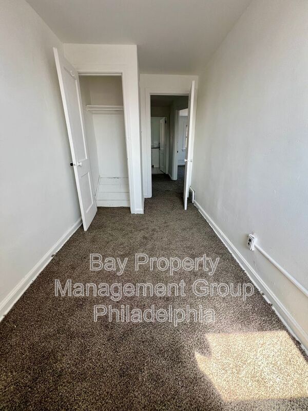 Building Photo - 812 MacDonald St