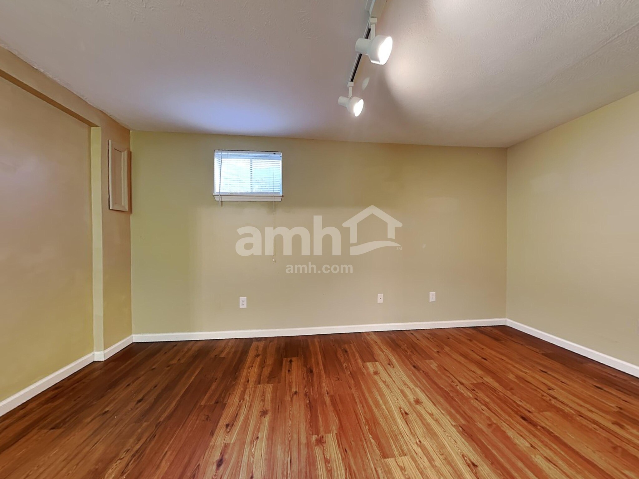 Building Photo - 2145 Blanton Dr