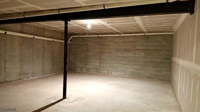 Building Photo - 18 Potomac Dr