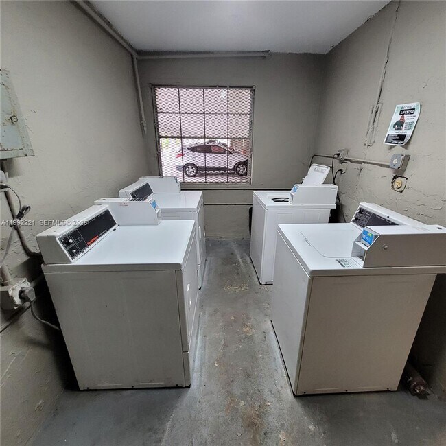 Building Photo - 5100 SW 41st St