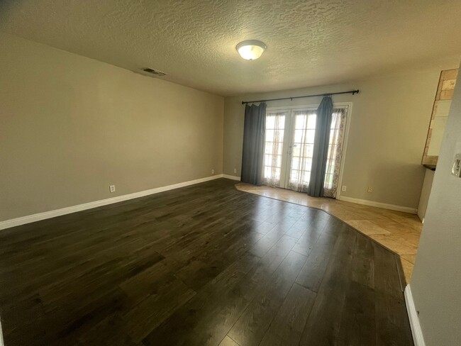 Building Photo - Beautiful Home available now