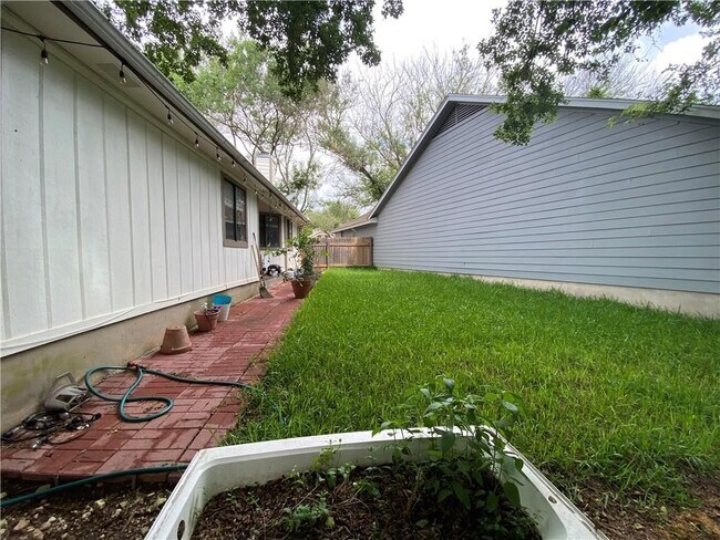 Building Photo - 11617 Pearwood Pl