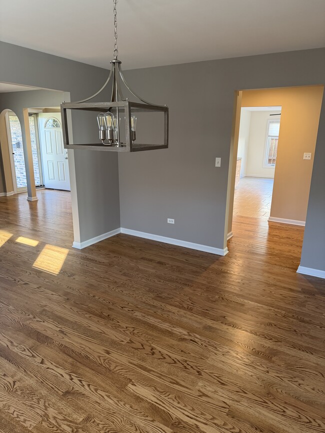 Building Photo - 585 Leahy Cir