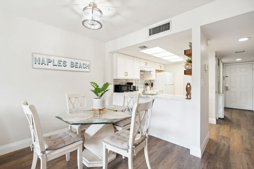 Building Photo - 600 Neapolitan Way