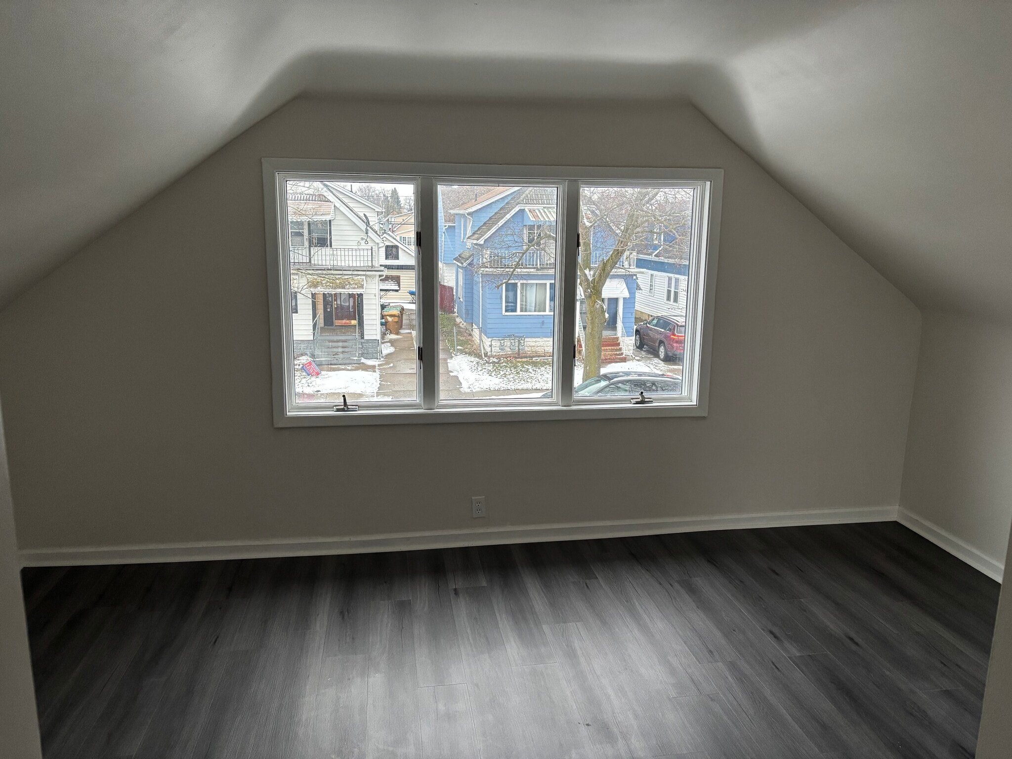 Building Photo - 70 Ivanhoe Rd