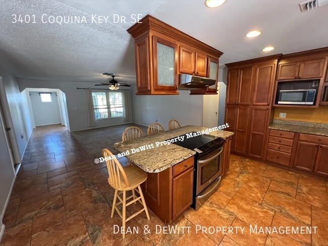 Building Photo - 3401 Coquina Key Dr SE