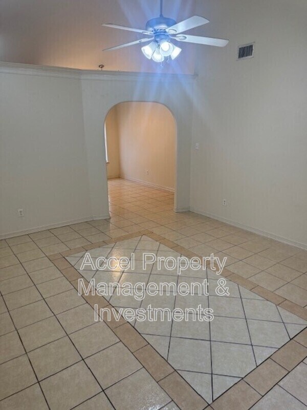 Building Photo - 1902 Bahamas Dr
