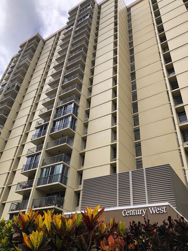 Building Photo - Century West 2 bedroom 2 bathroom 1 covere...