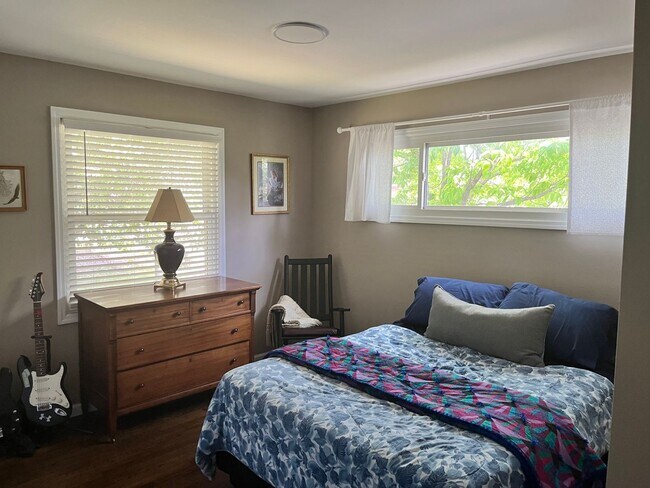 Building Photo - Charming 3BR/2BA one-level house