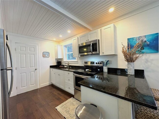 Building Photo - 222 NE 1st Ave