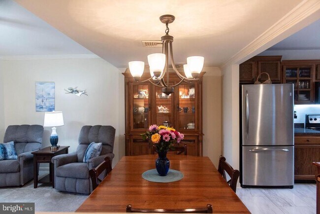 Building Photo - 609 Cambridge Ct