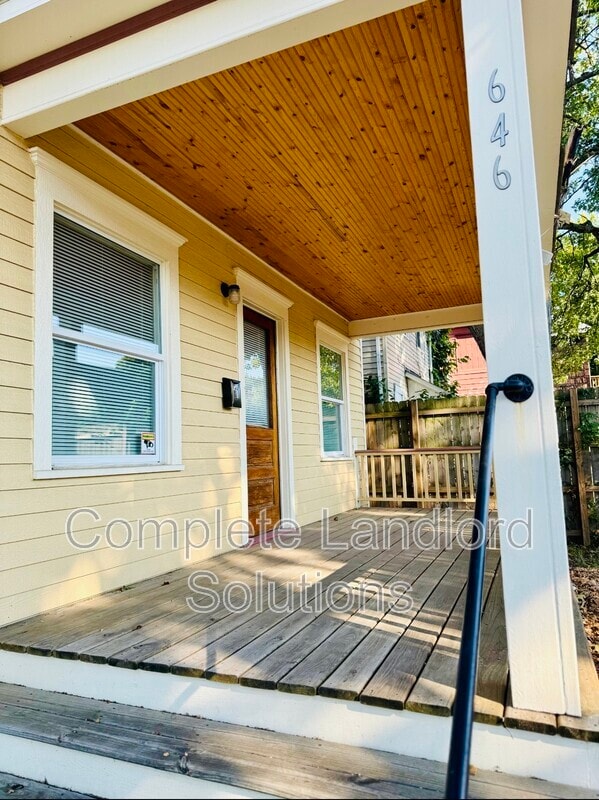 Primary Photo - 646 Farrington St