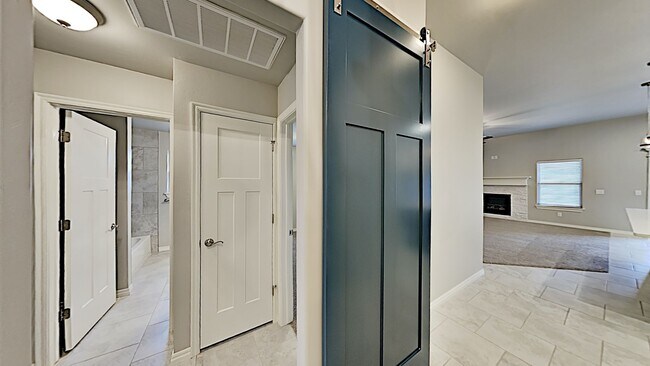 Building Photo - 4 Bedroom 2 Bathroom 2 Car Garage Home with Storm Shelter in East Edmond