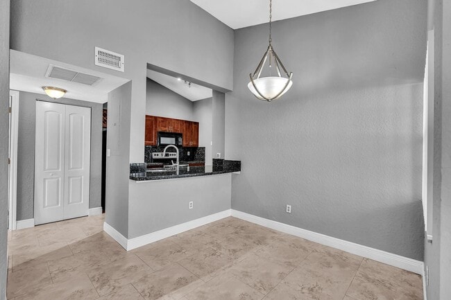 Building Photo - 2881 N Oakland Forest Dr