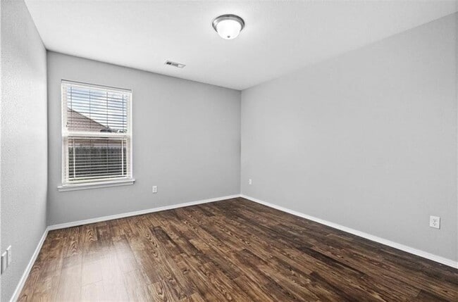 Building Photo - 611 Lasso Ln