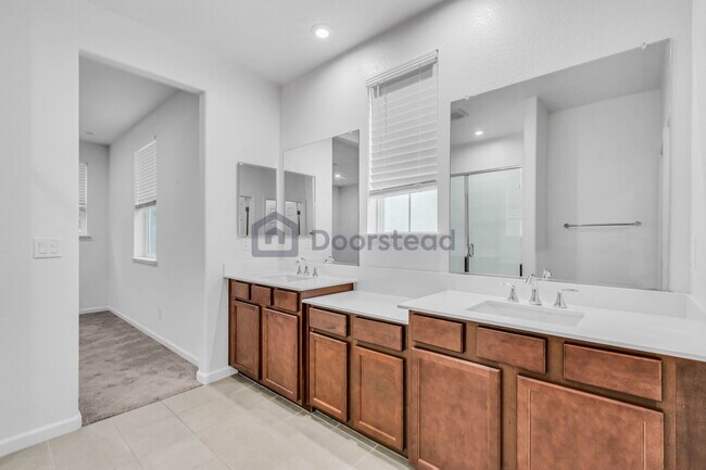 Building Photo - 1056 Knox Way
