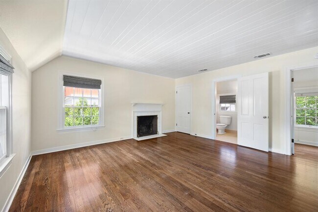 Building Photo - 610 Rathervue Pl