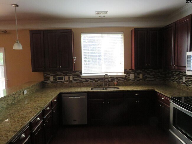 Building Photo - 217 Creek Branch Dr