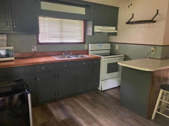 Building Photo - Fulton Street