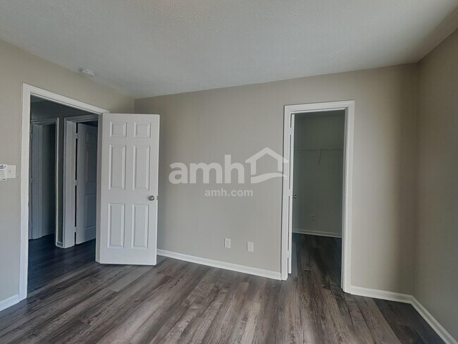 Building Photo - 9973 Waterside Dr