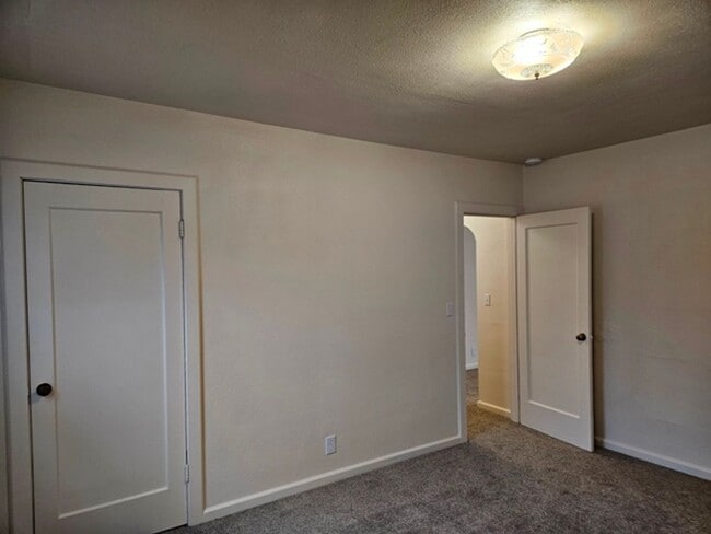 Building Photo - 2Bd/1Ba Single Story House - Available to View!