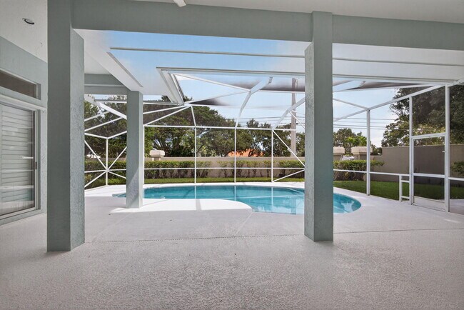 Building Photo - 8401 SE Ketch Ct