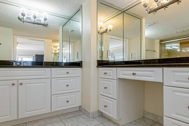 Building Photo - 555 Fillmore Ave