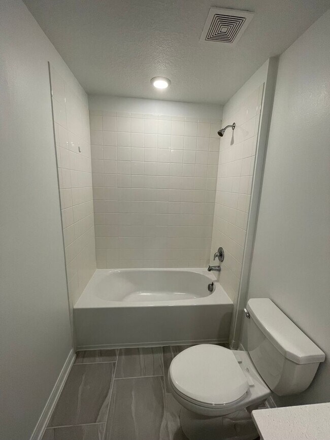 Building Photo - 4 Bedroom 2.5 Bathroom home located in Preserves at LPGA