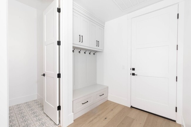 Building Photo - Gorgeous 5 bed 3.5 bath in Desert Canyons