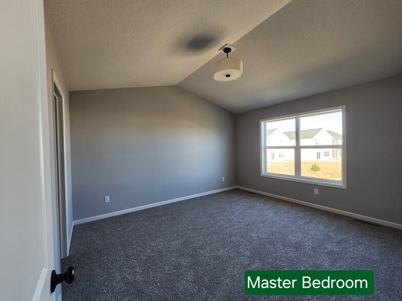 Building Photo - 10229 Goodview Cir S