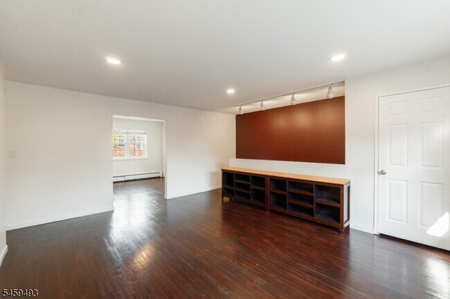 Building Photo - 1269 Valley