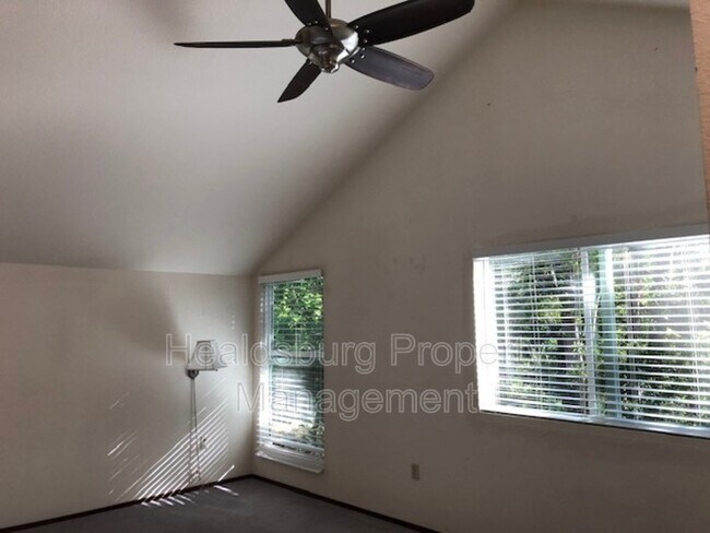 Building Photo - 1304 Foothill Dr