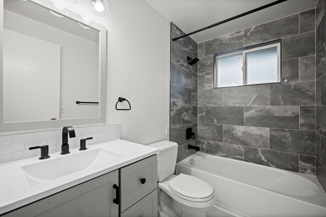 Building Photo - Great Location! - 3 Bedroom Valley Home!