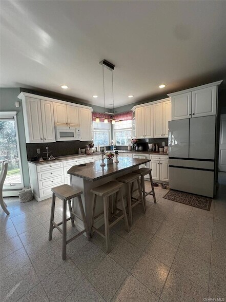 Building Photo - 6 Kara Ct