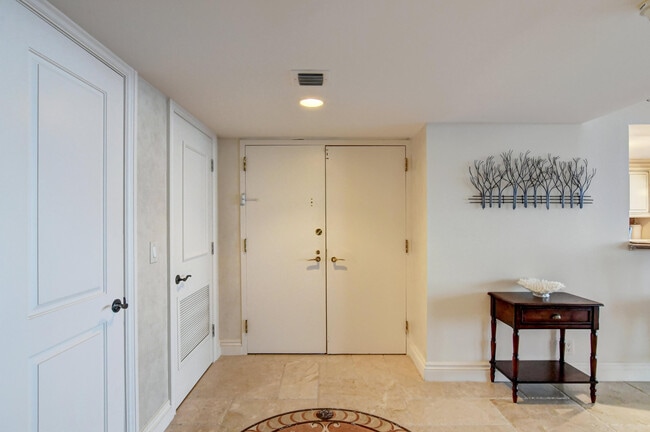 Building Photo - 250 S Ocean Blvd