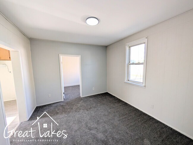 Building Photo - 1563 Waterman St