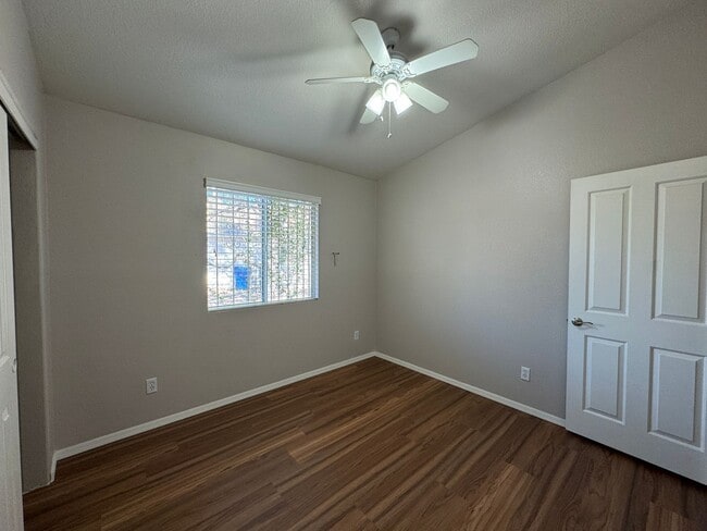 Building Photo - Great 4Bdm 2Ba Home, in a well desired loc...