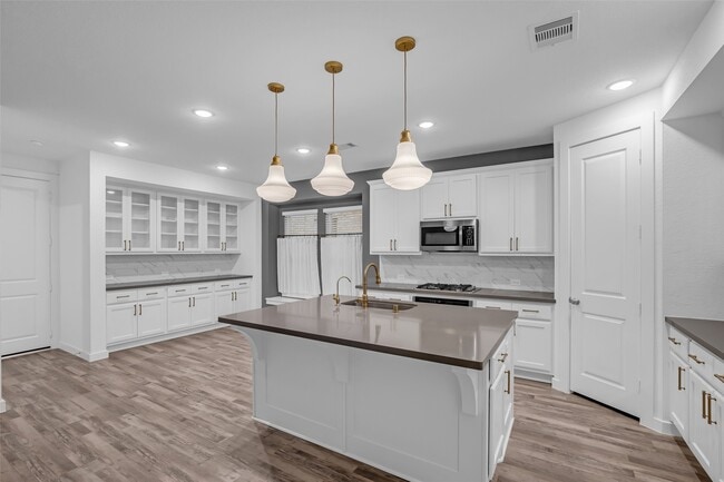 Building Photo - 7392 Mount Greylock Lp