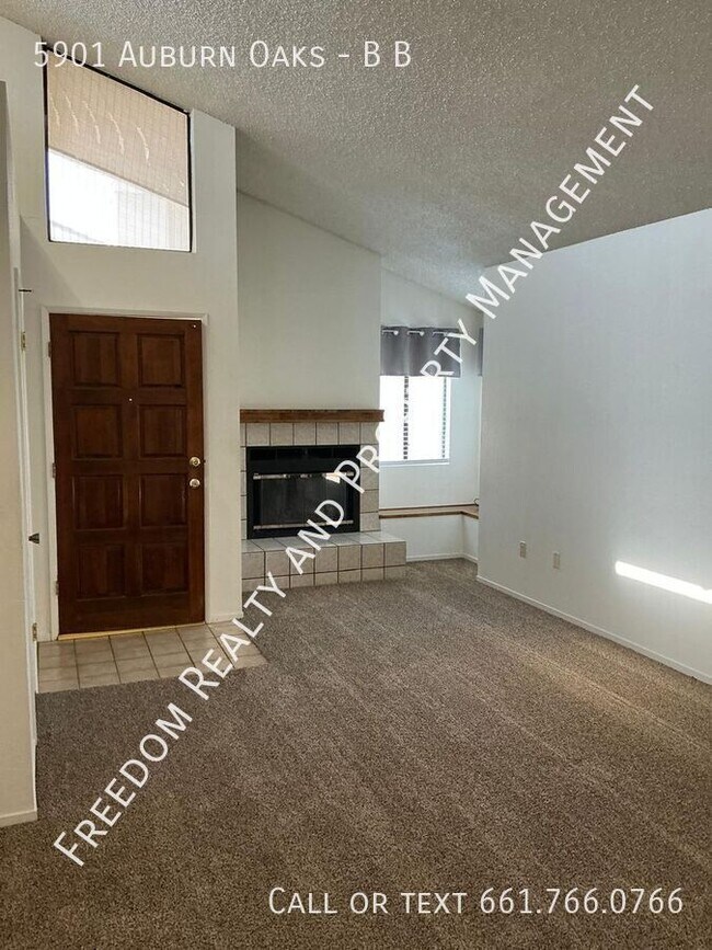 Building Photo - 5901 Auburn Oaks Dr