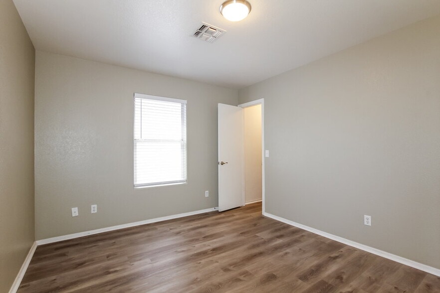 Building Photo - 14285 N Gil Balcome Ct