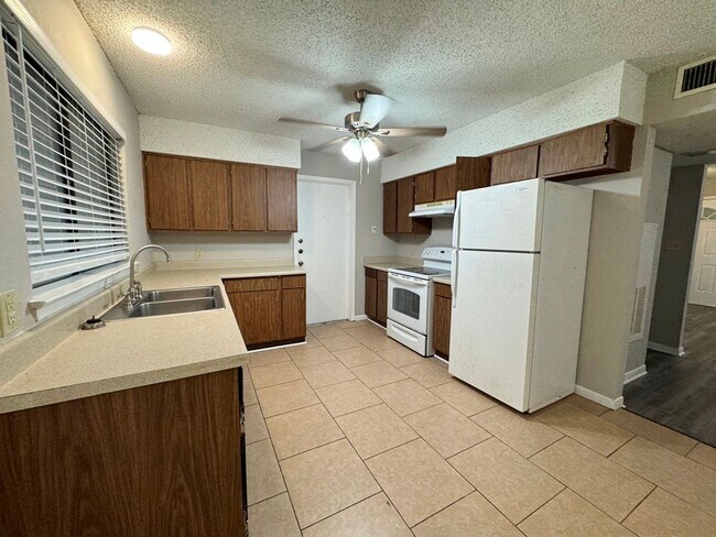 Building Photo - Great Condo for lease in North Austin!