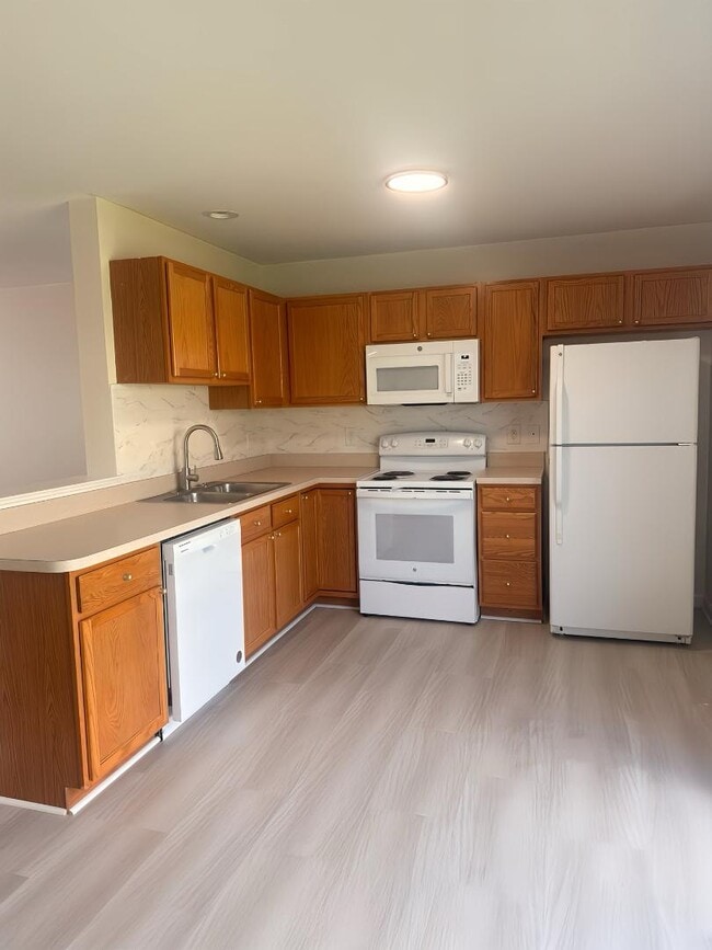 Building Photo - 986 Aztec Dr