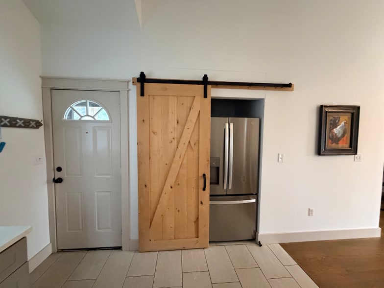 Building Photo - 105 Kirby St